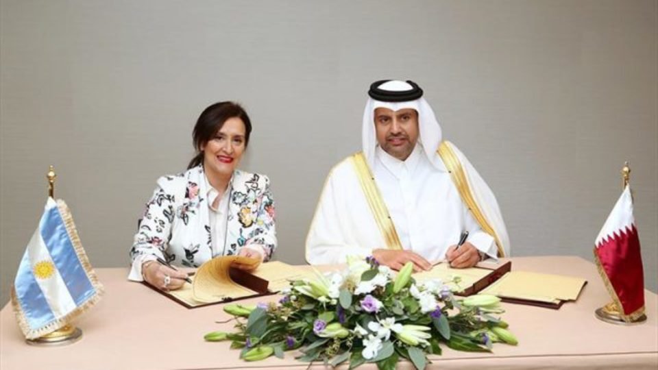 pic-qatar-argentine-signs-agreement