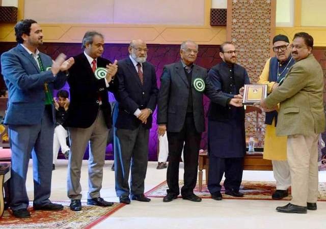 Abbas Tabish receives First Museeb U Rahman Award 2017