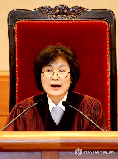 Lee Jung-mi, Acting Chief of Court delivers ruling on impeachment of President Park Geun-hye 10 Mar 2017 Pic Yonhap