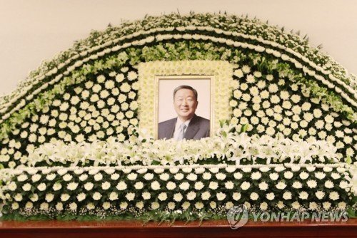 The photo of late LG chairman, Koo Bon-moo, at a funeral hall at Seoul National University Hospital on May 20, 2018. The tycoon died on the same day at the age of 73 Pic Yonhap News