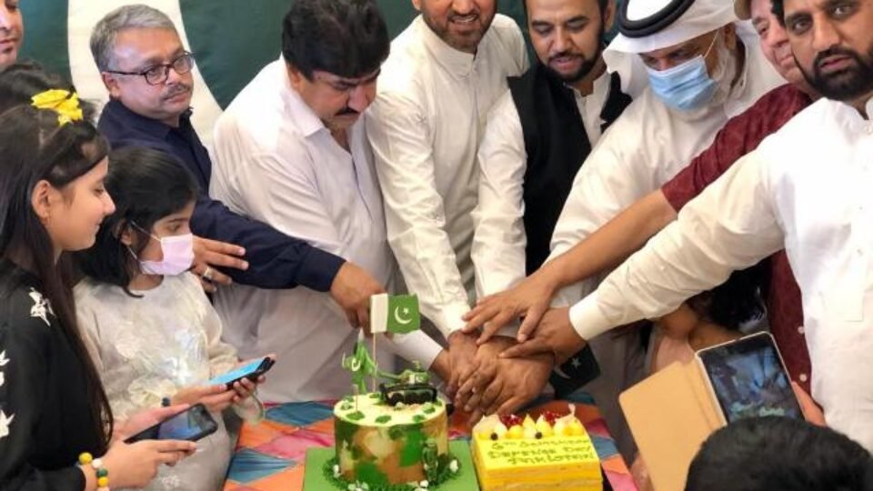 Pakistani Community Qatar Joins Nation Paying Tributes To It’s Martyrs & Ghazis