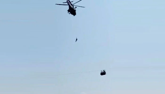 Pakistan: Army Commandos Rescue 8 Pax Incl 7 Students From Dangling Cable Car